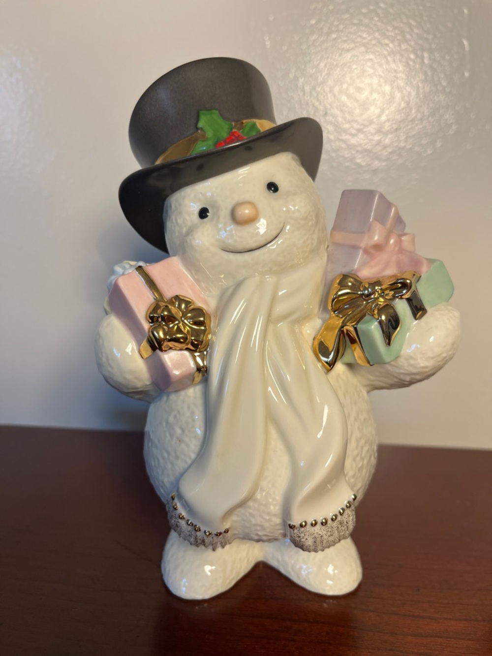 Lenox “Special Delivery”Whimsical Festive Snowman with Gifts 7 in tall Frosty